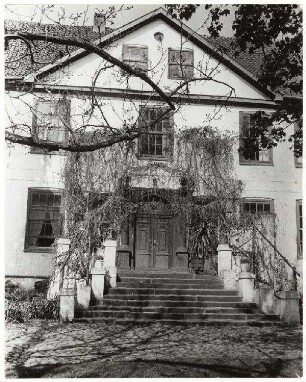 Dollrott - Herrenhaus, Portal mit Freitreppe