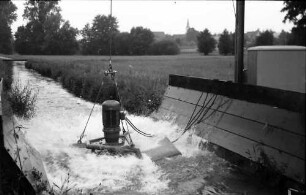 Vörstetten: Pressekonferenz des Regierungspräsidiums Freiburg zu Abwasserproblemen, Luftschleuder im Abwasserbach