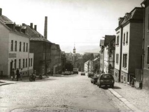 Grünhain-Beierfeld. August-Bebel-Straße. Blick nach Südsüdwesten zur Christuskirche (Neue Pfarrkirche)