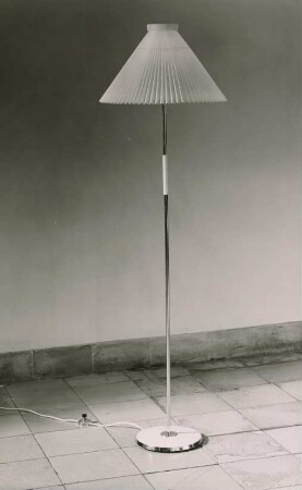Stehlampe "Nr. 1171" der Vereinigten Werkstätten für Kunst im Handwerk