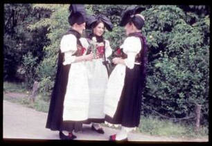 Frauen in Hanauer Tracht