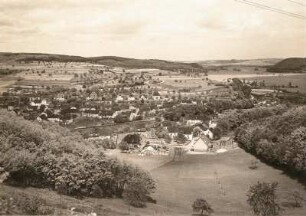 Blieskastel-Mitte. Ortsteil Lautzkirchen an der Einmündung des Würzbachtales in das Bliestal (rechts) oberhalb Blieskastel. Die Siedlung meidet die sumpfige Talaue des Bliestales