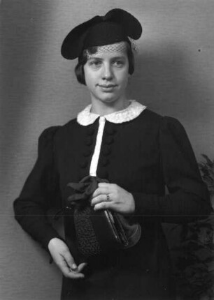 Portrait einer jungen Frau. Aufnahme: Roßwein, 1937