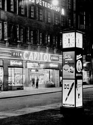 Leipzig, Petersstraße, Blick auf den Petershof mit dem Capitol bei Nacht