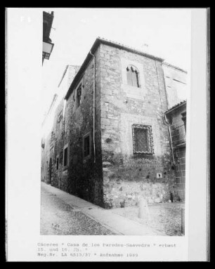 Casa de los Paredes-Saavedra