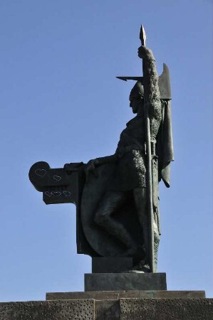 Denkmal für Ingólfur Arnarson in Reykjavik : Islands erstem ständigen Siedler Ingólfur Arnarson ist auf einem Hügel im Zentrum der Hauptstadt Reykjavik dieses Denkmal gesetzt worden. Aufgenommen am 29. Mai 2012