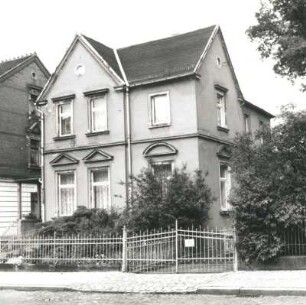 Colditz, Bahnhofstraße 36. Villa (um 1900). Straßenansicht