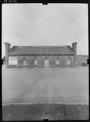 Saßleben (Calau-Saßleben), Dorfstraße 38. Ehem. Schmiede (Depot, um 1830). Eingangsfront