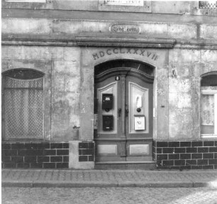 Bad Schandau, Poststraße 8. Wohnhaus (bezeichnet 1787, im 19. Jh. verändert). Portal