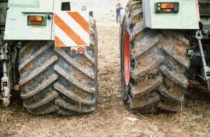 Fotografie: Traktor, Reifen, Terrareifen