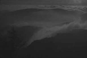 Belchen: Nebelmeer hinter dem Belchen, brandet gegen den Hochkelch