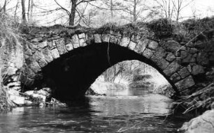 Triebischtal-Kobitzsch. Brücke über die Kleine Triebisch zum ehem. Mühlenhof