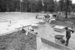 Rheinstrandbad Rappenwört. Bau des neuen Mehrzweck-Schwimmbeckens