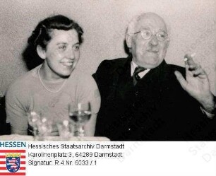 Harth, Christoph (1882-1956) / Feier seines 70. Geburtstags, 2 Gruppenaufnahmen / Bild 1: 2. v. l. Prof. Dr. Ludwig Bergsträsser (1883-1960) / Bild 2: Kreisinspektor Willi Massot; Bergsträsser; N. N.