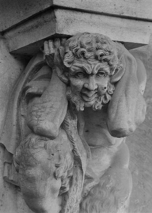 Konsole mit hockendem Faun : Konsole mit hockendem Faun (um 1950 Kopie nach Orig. von 1714/1718; A. Braun nach B. Permoser). Dresden-Altstadt; Zwinger, Bogengalerie L