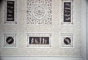 Deckendekoration mit Darstellungen zum Thema Musik und Tanz nach Vorbildern aus Pompeji und Herculaneum