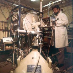 Neuherberg. Institut für Strahlenschutz. Labor zur Untersuchung der physikalischen Primärwirkung von Elektronen-und Ionenstrahlen