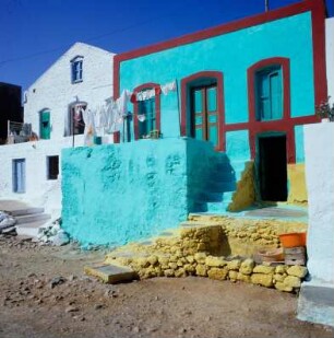 Kalymnos, Vathy. Buntgetünchtes Fischerhaus