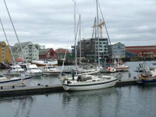 Tromsö: Hafen mit Wohn- und Geschäftsbebauung