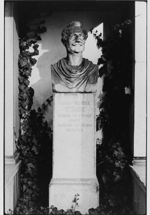 Grabstele für den Architekten Johann Heinrich Strack