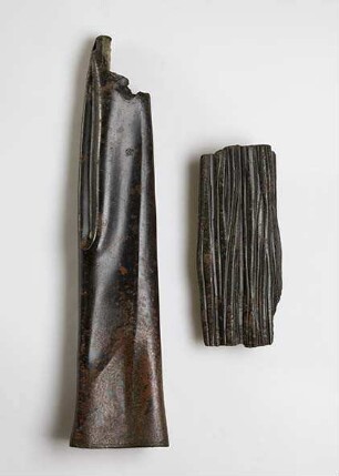 Gewandteil (Fragment einer Bronzestatue)