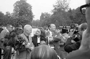 Ermittlung des 6 millionsten Besuchers der Bundesgartenschau.