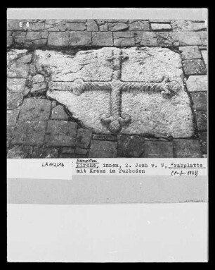 Grabplatte mit Kreuz