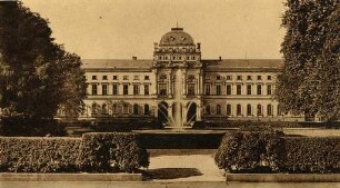 Karlsruhe - 32 Ansichten nach photographischen Aufnahmen. Sammlungsgebäude - Landesbibliothek - Naturkundemuseum am Friedrichsplatz
