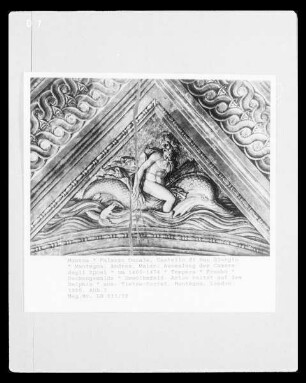 Ausmalung der Camera degli Sposi — Deckenmalereien — Stichkappe mit Szene aus dem Mythos von Arion: Arion reitet auf dem Delphin