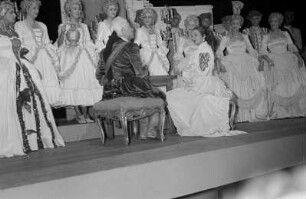 Szenenbilder aus der Oper "Madame Pompadour" von Leo Fall (Uraufführung: 1922.09.09) am Metropol-Theater Berlin, 1951 : Szenenbild