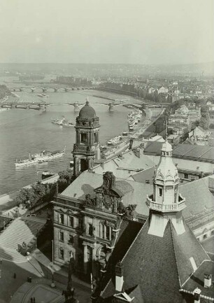 Dresden. Blick vom Schlossturm über Georgentor und Ständehaus nach Osten auf die Elbe