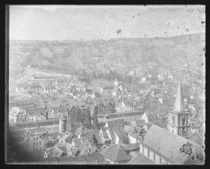 Blick von der Burg Richtung unbebauten Wartberg auf Altstadt Richtung Gärtnerei Scheurich in der Oberen Leberklinge und Häuser entlang der Hämmelsgasse bis kath. Kirche St. Venantius
