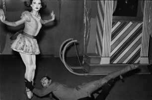 Szenenbilder aus dem Ballett "Kindertraum" von G. Bizet mit H. v. Kusserow, N. Vesca, M. Piel, Staatsoper 05.02.1952