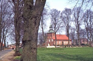 Kirche mit Friedhof