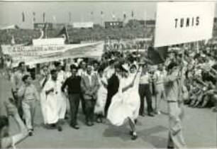 Tunesische Delegation bei der Eröffnung der 3.Weltfestspiele im Berliner Walter-Ulbricht-Stadion