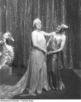 Die ägyptische Helena. Oper von Richard Strauss mit Elisabeth Rethberg als Helena, Curt Taucher als Menelas, Anneliese Petrich als Hermione, Maria Rajdl als Aithra und Friedrich Plaschke als Altair. Staatsoper Dresden, Uraufführung am 06.06.1928 als Auftakt der 1. Dresdner Opernfestspiele unter Leitung von Fritz Busch. Fotografie von Ursula Richter