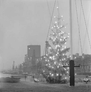 Weihnachtsstimmung im Rheinhafen.