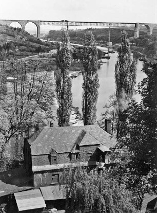 Limburg a. d. Lahn. Autobahnbrücke (1937-1939; P. Bonatz). Behelfskonstruktion nach Zerstörungen im 2. Weltkrieg. Ansicht über die Lahn von Osten