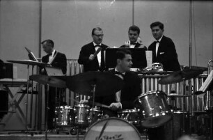 Donaueschingen: Donaueschinger Musiktage; Stadthalle; Schlagzeuggruppe Eddie Sauter mit Chr. Carros