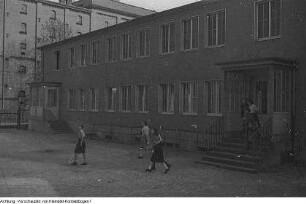 Dresden, Niedersedlitz. Kulturräume, April 1951