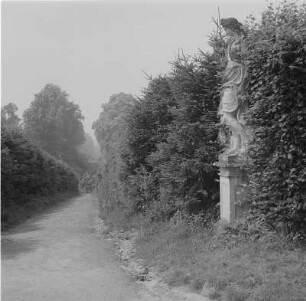 Moritzburg. Blick vom Fasanenschlößchen zur Grotte, Leda-Brunnen (um 1777)