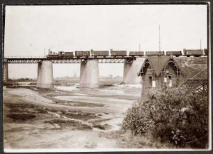 Myslowitz (Myslowice/Polen). Grenzbrücke mit Güterzug