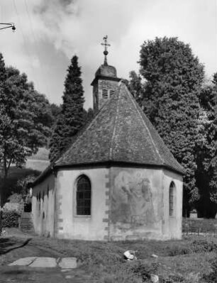 Amorbach (Kreis Miltenberg). Wallfahrtskapelle Amorsbrunn (1501/1515 erweitert). Ansicht mit Christopherus-Wandbild (1535) an der äußeren Chorwand