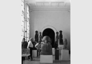Aufstellung des Ägyptischen Museums und der Papyrussammlung im Bode-Museum, Blick in den Saal des frühen Neuen Reiches, Raum 5