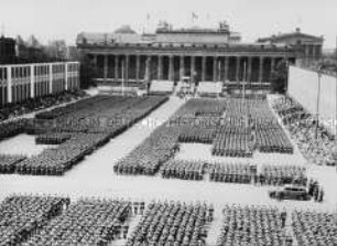 Aufmarsch der Legion Condor in Berlin im Lustgarten