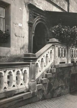 Colditz. Rathaus. Freitreppe und Portal (Nachbildung des früheren Portal)