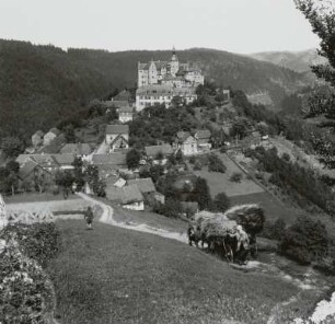Ludwigsstadt-Lauenstein, Ortsteilansicht : Ludwigsstadt-Lauenstein. Ortsteilansicht mit Burg Lauenstein von Südwesten