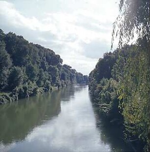 Hansjakob, Gottfried; München - Oberföhring; Isarinsel - Isarinsel, Mittlerer Isarkanal, beidseitig begrünte Ufer