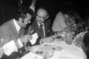 24. Tagung 1974 Chemiker; Studentenabend mit den Nobelpreisträgern: Tisch mit Edwin Mc Millan