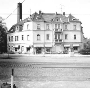 Dresden-Klotzsche, Greifswalder Straße 2. Wohnhaus mit Läden (um 1900). Eckansicht